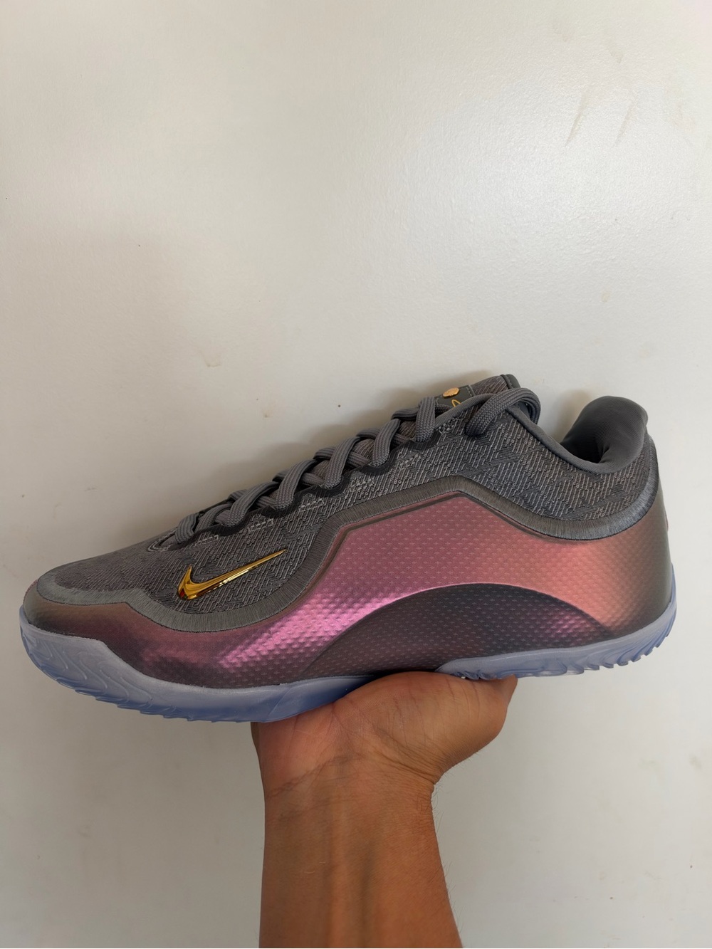 Nike Men’s LeBron 23 size 9.5 Iridescent Low-Top Sneaker basketball
